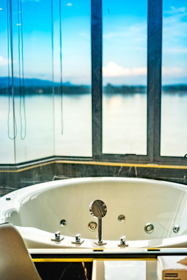 Mekong Heritage Hotel Nakhon Phanom Bagian luar foto